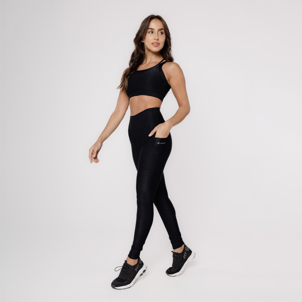 Top + Legging Micro Canelado com Bolsos Preto