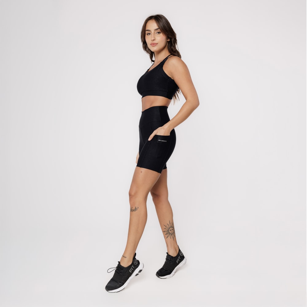 Top + Short Micro Canelado com Bolsos Preto