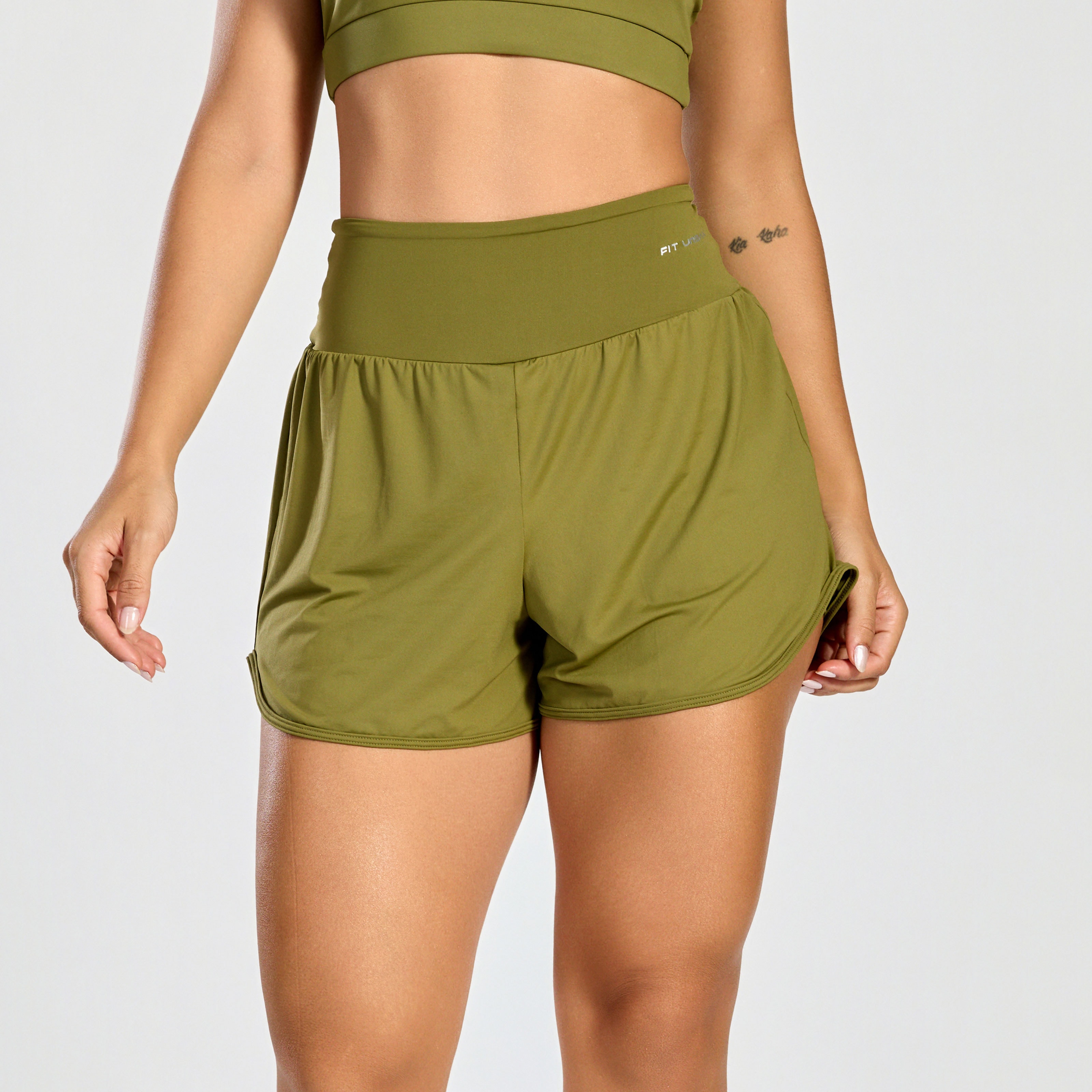 Short Poliamida Duplo com Bolso no Cós Oliva | Fit Urban